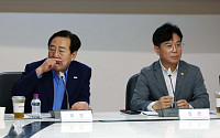 노란봉투법 관련 중소기업인 만난 김영훈 장관 [포토]