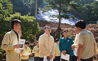 [포토] 김인호 산림청장, 산청군 산사태 피해지역 찾아 신속한 복구사업 약속