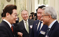 [한미정상회담] 李 대통령, 젠슨황과 담소…한미 기업인 한자리에  [종합]