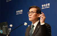 이창용 총재 "내년 성장률 1.6%시 상반기까지 금리인하 기조"