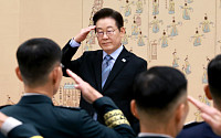이재명 대통령 "軍, 사람에 충성 말고 국민 바라봐야"