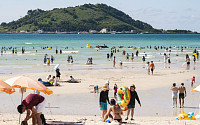 늦더위 효과?... 해수욕장은 성업 중 [한컷]