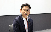 ‘40대·비정치인·기업 출신’ 과기부총리 배경훈…AI 3대 강국 실험대 오른다
