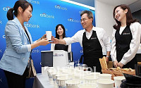 [포토]바리스타로 변신한 은행장