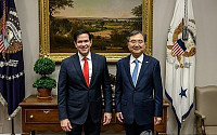 루비오 만난 조현 “트럼프, 수갑ㆍ신속 출국 등 한국 원하는 대로 조치 지시”