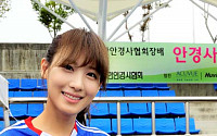 [포토] 서글서글한 눈매 '김수현' 축구공에 사인!