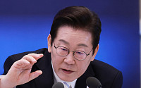 李대통령, 당정 갈등 속 "정부 주도" 쐐기…정국 장악 나서나