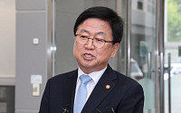 최교진 첫 출근…“교사들 가르치는 일 집중하도록 우선 챙길 것”