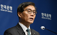 이창용 한은 총재 “금리로 부동산 못 잡아…원화 스테이블코인 조심해야”