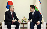李대통령, 우즈벡·체코 정상과 연쇄회담…'긴밀한 협력' 강조