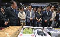 정청래 민주당 대표, 추석맞이 물가점검 위해 가락시장 방문 [포토]