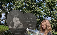 故 최진실 17주기, 딸 최준희도 엄마 찾았다⋯"자주 못 와서 미안해"