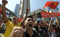 중국, 역대 최대 규모 반일 시위 열려…55개 도시서 8만명 참가