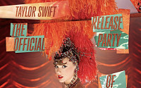 테일러 스위프트, 새 앨범 하루 만에 270만 장…아델 기록 넘었다