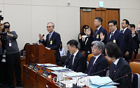 정무위 국감, 선서하는 증인들 [포토]