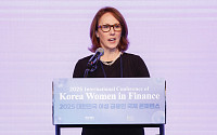 여성 금융인 국제 콘퍼런스, 기조연설하는 제니퍼 바커 의장 [포토]