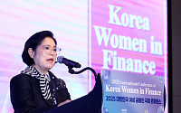 ‘여성금융인 국제 콘퍼런스’ 개회사하는 김상경 여금넷 회장 [포토]
