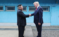 트럼프, 아시아 순방 중 김정은과 전격 회담 이뤄질까