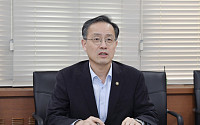 기재차관 "치킨 등 슈링크플레이션 방지 대책 연내 마련"
