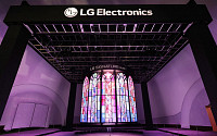 LG전자, APEC 정상회의서 ‘투명 올레드 샹들리에’ 공개 [경주 APEC]