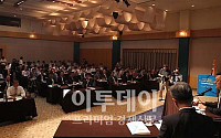 [포토]홍석우 '순환단전 1주년 포럼' 참석