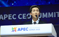 학원 20곳 소용 없다? APEC 연설로 다시 주목받은 RM의 영어 공부 비결