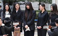 항소 기한 하루 앞두고 복귀 선언…'혁명가' 조롱 이겨내야 할 뉴진스