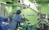 온병원, 단일공 로봇 담낭절제술 100례 달성… 부산 의료혁신 “속도 붙는다”