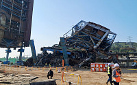 [속보] 한국동서발전 울산발전본부 대형 구조물 붕괴…2명 구조·7명 매몰 추정