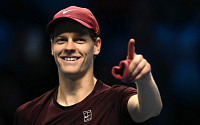 야닉 시너, 알카라스 추격 시작…ATP 파이널 첫 승