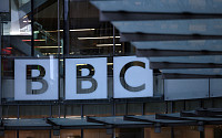 BBC, 트럼프에 ‘방송 짜깁기’ 공식 사과...손해배상은 거부