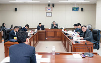 용인시의회 도시건설위원회, 급경사지·재난·주택·경관 전 분야 ‘현미경 감사’