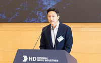 글로벌 조선史 새로 썼다…HD현대 정기선 “5000척 넘어 새로운 미래로”