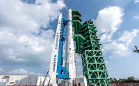 누리호, 1시 36분 발사대 기립…순조로운 4차 발사 준비