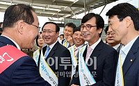 [포토]서울역에서 만난 정치인들