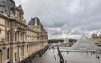 내년부터 루브르 박물관 입장료 10유로 더 낸다…한국 등 비EU 관광객 대상