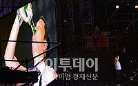 싸이 서울 광장 소주 퍼포먼스 “축배 의미로 보자”