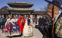 새해 첫 날, 북적이는 경복궁 [포토]