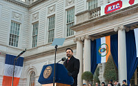 뉴욕시장 취임 맘다니 “새 시대 시작…안전·물가 안정·풍요 약속”
