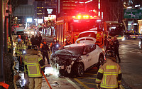 종각역 앞 차량 연쇄 추돌…인도 덮쳐 1명 사망·7명 부상