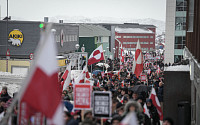 “그린란드 손 대지 마라”…트럼프 영토 야욕에 덴마크·그린란드서 거리 시위