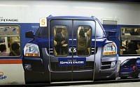 기아차, '스포티지' 지하철 랩핑 광고