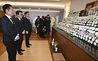 "민주당의 돌 같은 분"…고 이해찬 빈소에 정치권 조문 행렬 [종합]