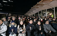 "대통령이 한마디만 하면 끝날 일"…영하 강추위 뚫은 용인시민 300명, 촛불 들었다
