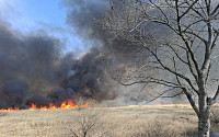 [속보] 창원 수산대교 둔치 화재 이어 부산 기장도 화재