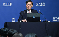 이창용 "한국 증시 활황, 세계서 유례없는 속도⋯변동성 확대 예의주시" [2월 금통위]