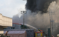 의정부 용현산단 섬유공장 화재…검은 연기 확산