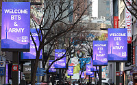 BTS 컴백 공연 D-1, 보라빛 축제 명동거리 '북적' [포토로그]