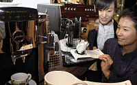 현대백화점, '시' 담은 커피잔 드려요!