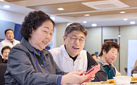 창립기념일 고객 찾아간 SKT…정재헌 대표, 노인대학서 디지털 안심 교육 진행